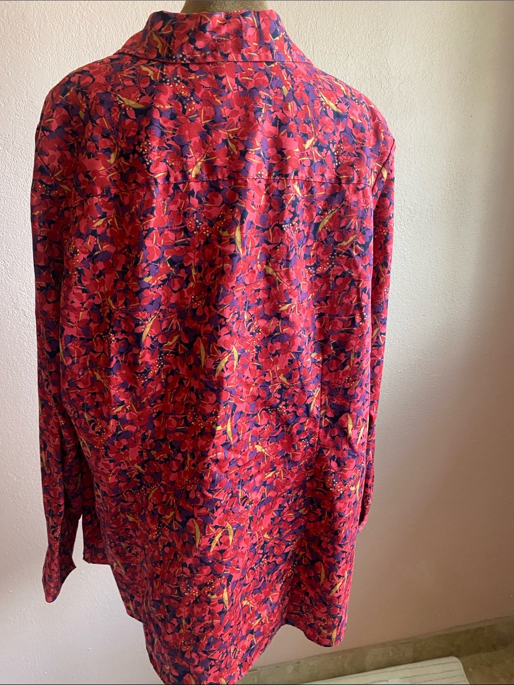 COLDWATER CREEK 100% Cotton 
Red Floral Button-Down Shirt - Picture 4 of 9